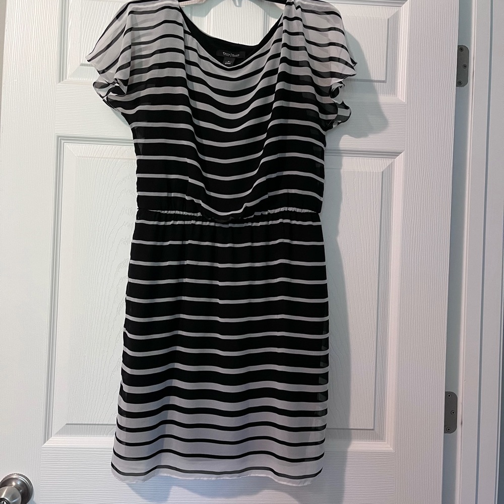 Whitehouse Blackmarket dress